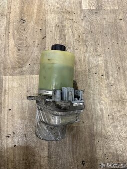 Ford Focus II čerpadlo řízení - 2