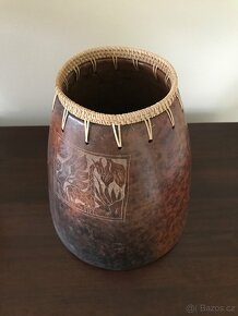 Keramicka vaza s reliefem - 2