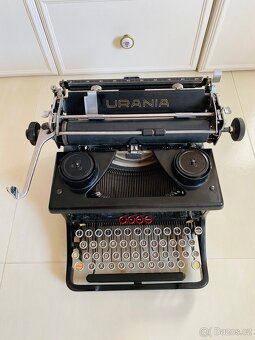 Historický psací stroj - 2