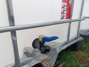 IBC nádrže téměř nové - 2