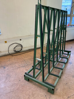 Stojan pro přepravu oken. - 2