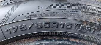 Zimní pneu 175/65R15 GoodYear - 2