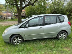 Toyota Corolla Verso - 2