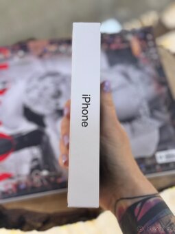 NOVÝ IPHONE 16 ZABALENÝ - 2