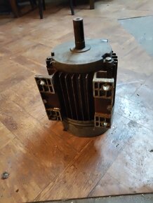 Patrový elektromotor 0.75 kW 2840 ot - 2