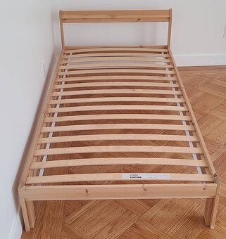 Dřevěná postel Ikea Neiden 200x90cm s roštem Luroy a matrací - 2