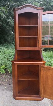 Rohová mahagonová vitrína - 2
