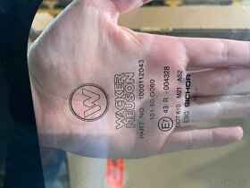 Sklo zadní pro rypadla 6503, 9503, 50z3, 75z3 Wacker Neuson - 2