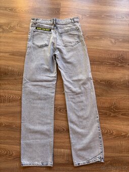 Světle šedé ripped džíny - 2