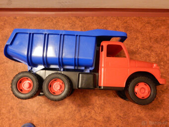 Tatra dino toys + další auto wader - 2