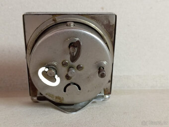 Starý budík z minulého století - 2