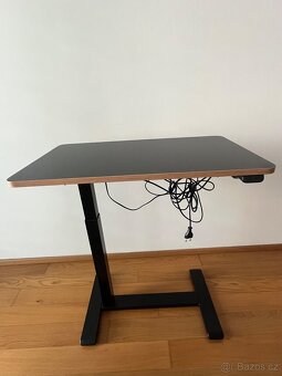 Polohovatelný elektronický stolek - 2