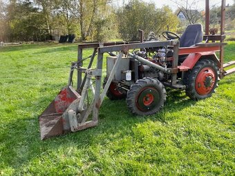 Malotraktor s čelním nakladačem - 2