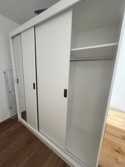 Šatní skříň - 2