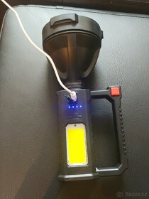 Multifunkční LED baterka s perfektním světem - 2