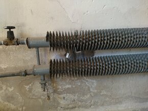 Starý spirálový industriální radiator - 2