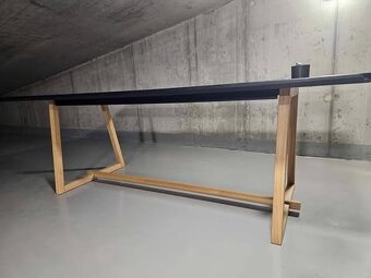 Masivní velký jídelní stůl - 2