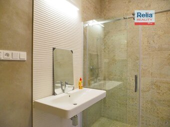 Pronájem nadstandardního bytu 3+kk, 73 m2 s výhledem na radn - 2