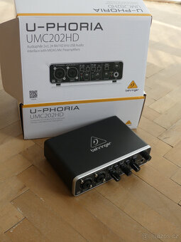 Zvuková karta Behringer U-Phoria UMC202HD - 2