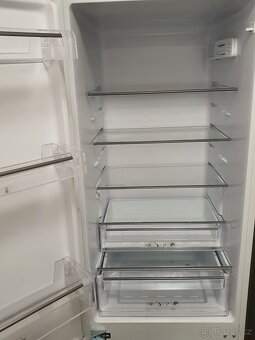 A+++ vestavná lednice 2-dvéřová dole velký mrazák - 2
