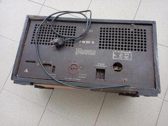Radio NORA typ FW 69-H včetně nabývacích dokumentů RETRO - 2