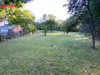 Prodej pozemku 1 621 m2 lukrativní obec v KV. - 2