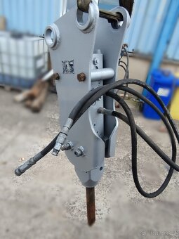 Bouraci kladivo na bagr 1900-4000kg. - 2