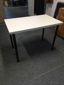 Bílé a šedé stoly IKEA - 2