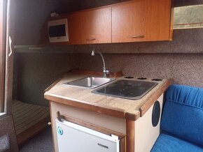 Prodám kajutový motorový člun Bayliner Siera, včetně vozíku - 2