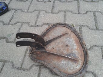Sedlo na stare moto - 2