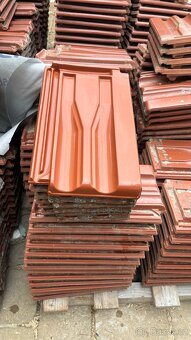Stresni tasky Brnenka 14, cervena engoba - 2