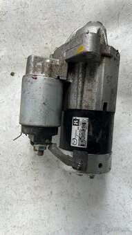 Mazda starter M000T89581 - 2