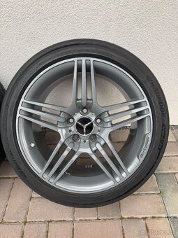 Mercedes-benz AMG kola 225/45R17 - 2