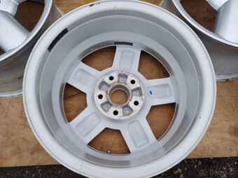 Prodám originál ALU R16 buřty na VW T5 5x120 - 2