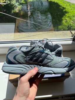 Adidas, šedé, velikost 43 1/3 - 2