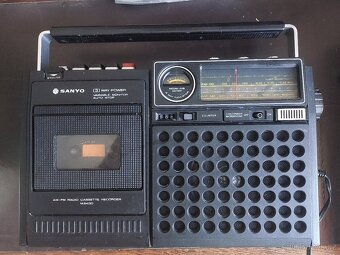 6 kusů - kazeťák, 2x walkmen, 3 rádia - 2