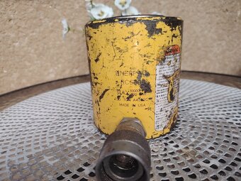 Hydraulický válec - 2