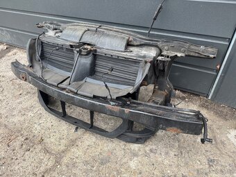 BMW E90/E91/E92 Chladicova stena - 2