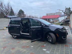 Chrysler Pacifica - 2