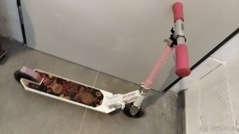 Skládací dětská (dívčí) koloběžka - 2