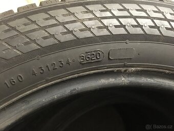 Prodám zimní pneu Nokian R17 215/55 - 2