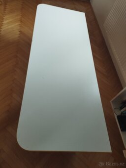 Stůl vyrobený stolařem - 2