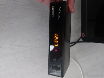 Prodám televizi s přehrávačem a hdmi kabelem - 2