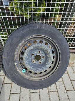 Plechová kola R15 se zimním pneu Nokian - 2
