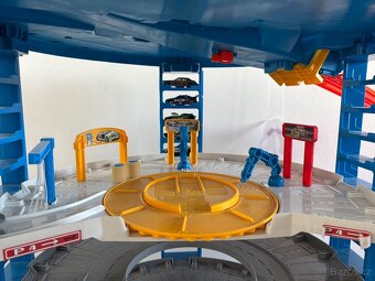Mattel Hot Wheels City Super Ultimate Garage- nejvetsi garaz - 2