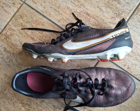 Kožené kopačky lisovky Nike Tiempo Legend 9 Pro FG vel. 42 - 2