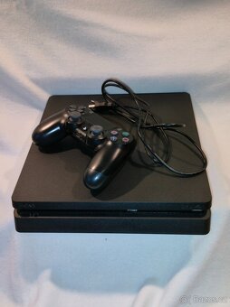 Prodám - playstation 4 slim 500 GB + Příslušenství - 2