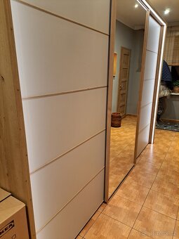 Šatní skříň - 2