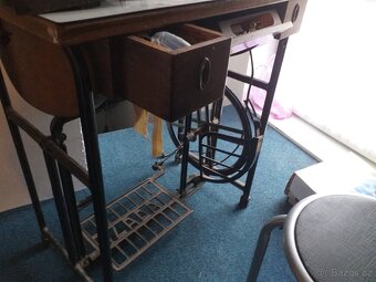 Šicí stroj LADA - 2