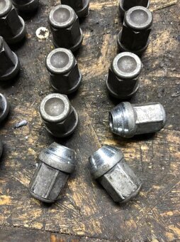 20x matky - matice na Hyundai ix35 - 2